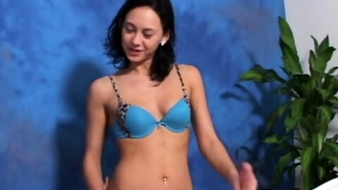 Lewd brunette bombshell Jessica Valentino riding a big fang