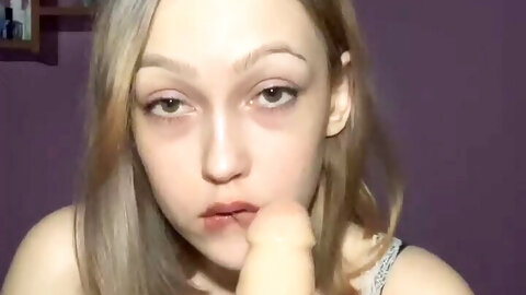 SashaSweet69 sucks a dildo and shows a master class