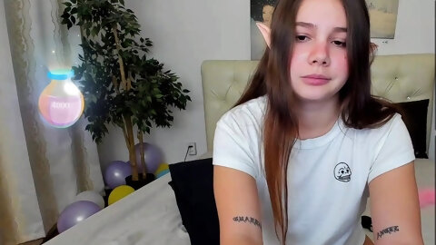 Big boob brunette masturbates on webcam