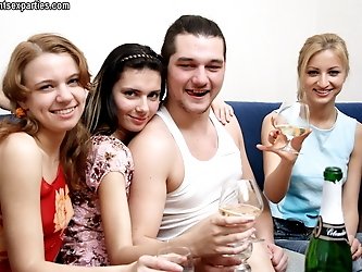 Girl's hungry mouth needs rod