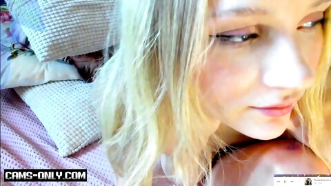 Tiny blond hair lady cam model double squirt