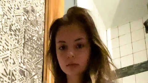Cute amateur webcam teen girl toying pussy on webcam