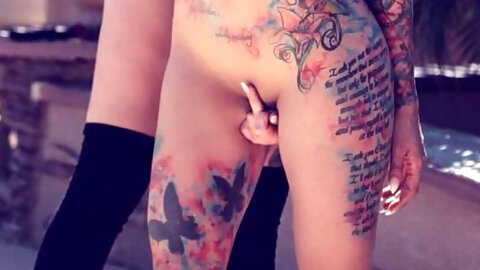 Got her friend’s hands all over her